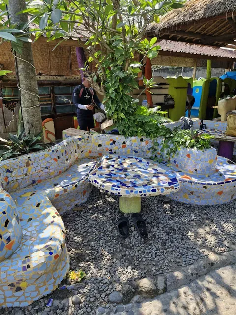 Topi Inn