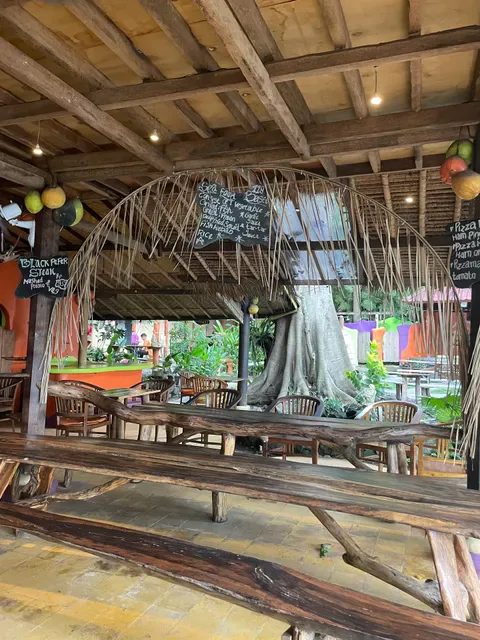 Topi Inn