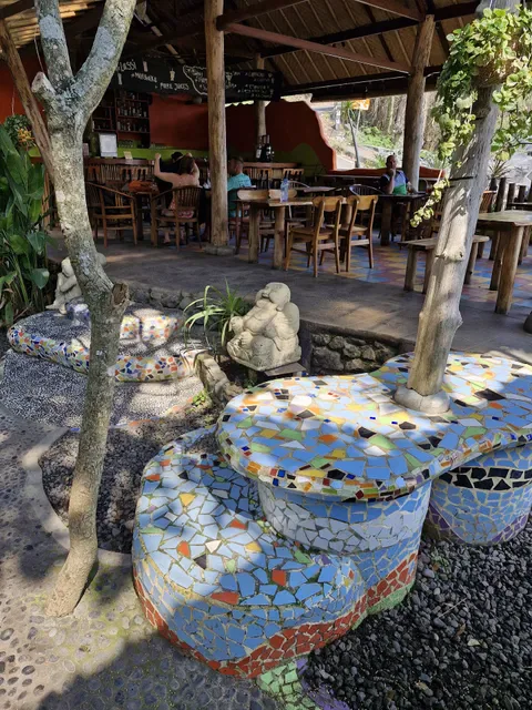 Topi Inn