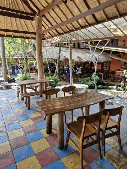 Topi Inn