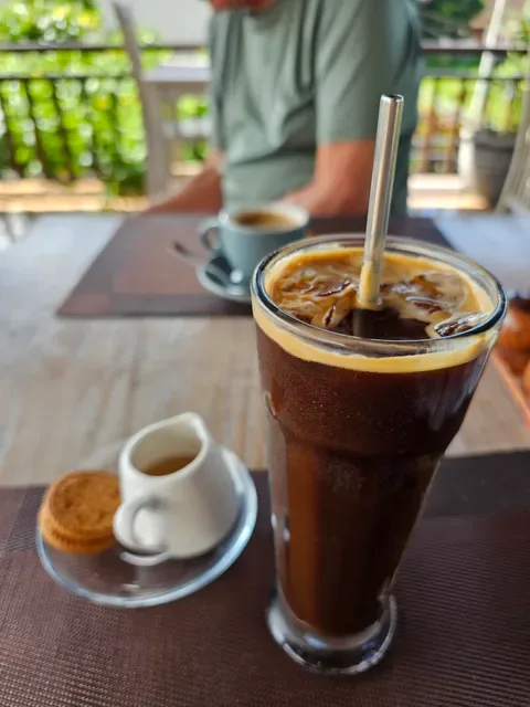 09.00am coffee and eatery