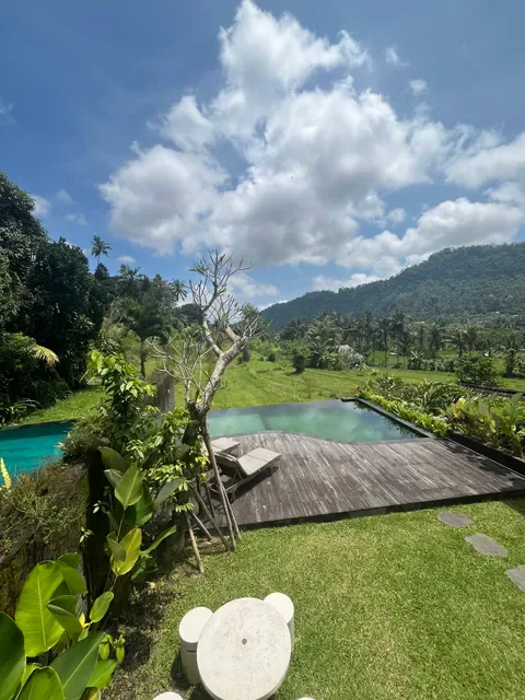 Nana's Pool & Bar Sidemen