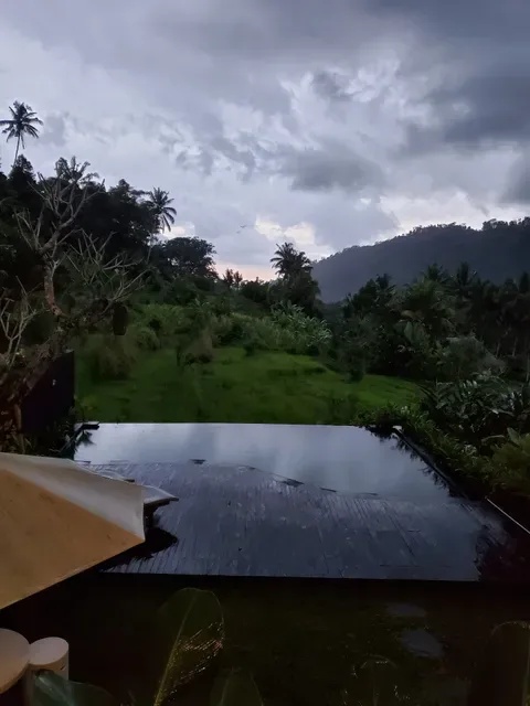 Nana's Pool & Bar Sidemen
