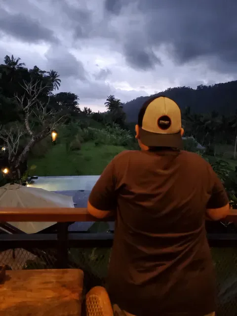 Nana's Pool & Bar Sidemen