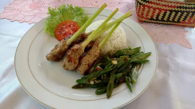 Wayaan Tebola cooking class and eatery