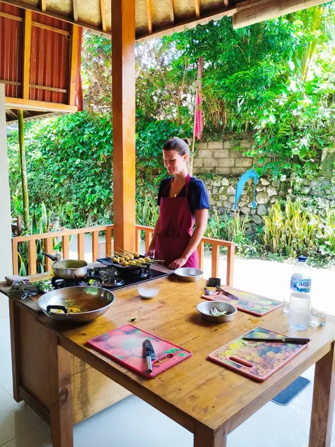 Wayaan Tebola cooking class and eatery