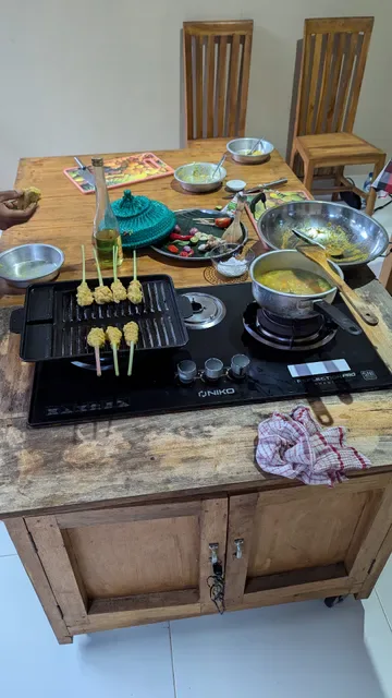 Wayaan Tebola cooking class and eatery