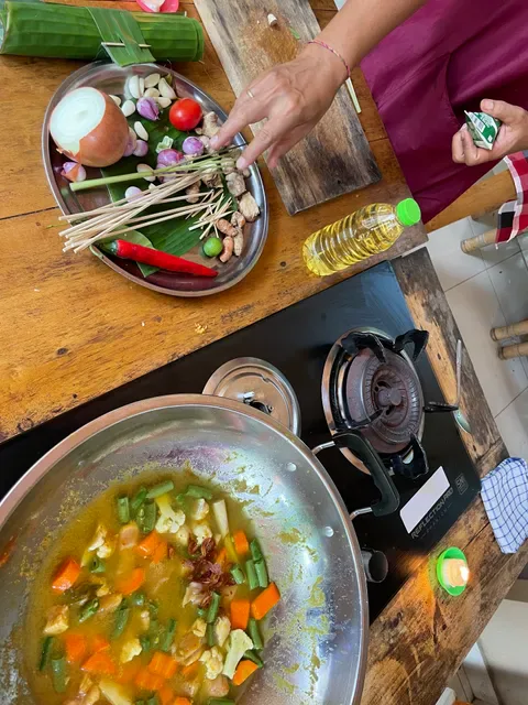 Wayaan Tebola cooking class and eatery