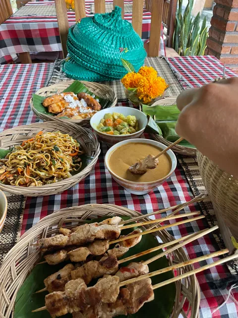 Wayaan Tebola cooking class and eatery
