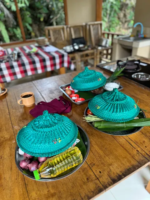 Wayaan Tebola cooking class and eatery