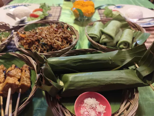 Wayaan Tebola cooking class and eatery