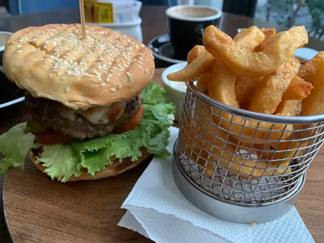 The Junction House - Cafe & Restaurant Seminyak