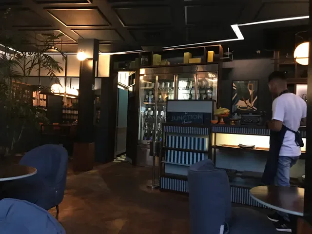 The Junction House - Cafe & Restaurant Seminyak