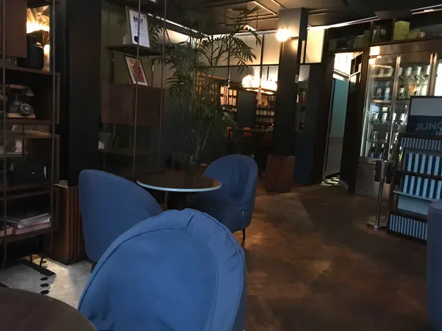 The Junction House - Cafe & Restaurant Seminyak