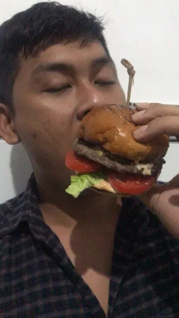 2080 Burger