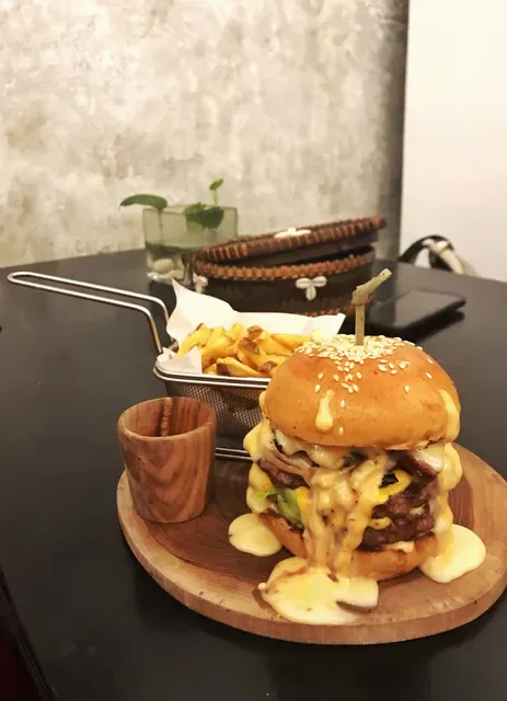 2080 Burger