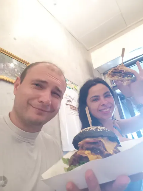 2080 Burger