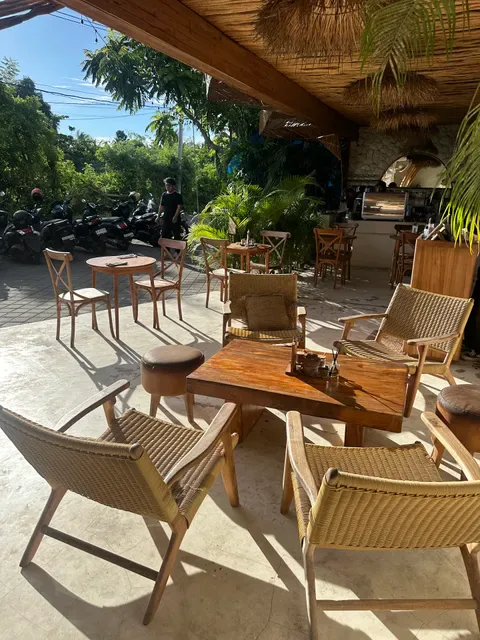 Bambu Cafe & Restaurant