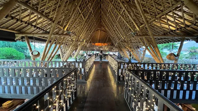Dugong Restaurant, Bar & Lounge