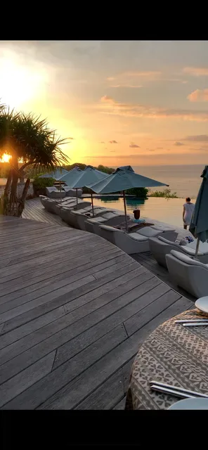 Dugong Restaurant, Bar & Lounge