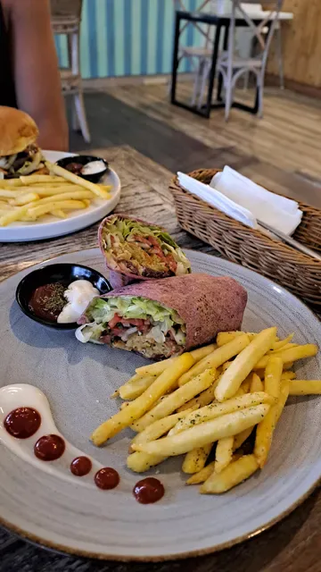 He'enalu Cafe And Resto