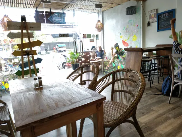 He'enalu Cafe And Resto