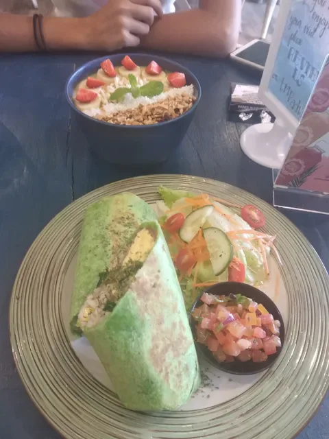 He'enalu Cafe And Resto