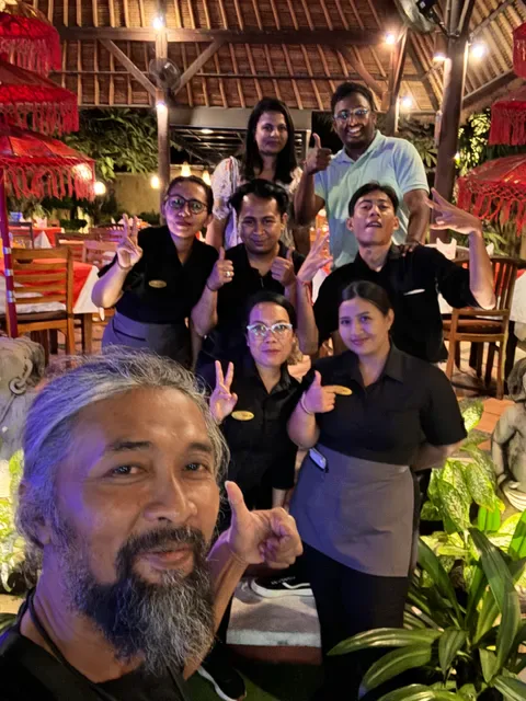 Laguna Garden Restaurant Pantai Mengiat