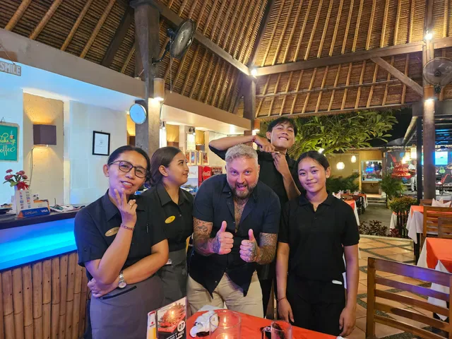 Laguna Garden Restaurant Pantai Mengiat