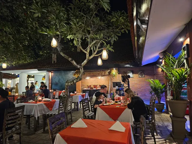 Laguna Garden Restaurant Pantai Mengiat