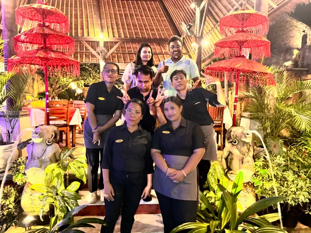 Laguna Garden Restaurant Pantai Mengiat