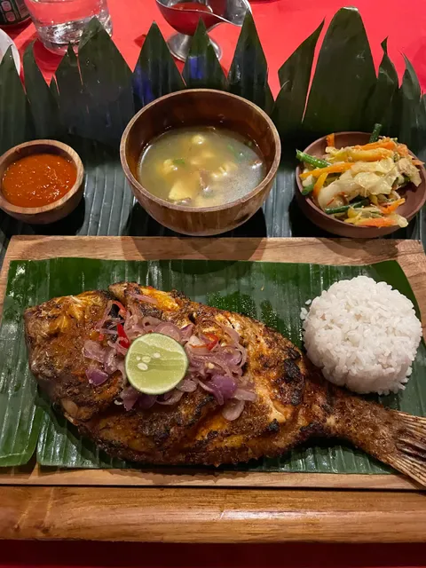 Laguna Garden Restaurant Pantai Mengiat