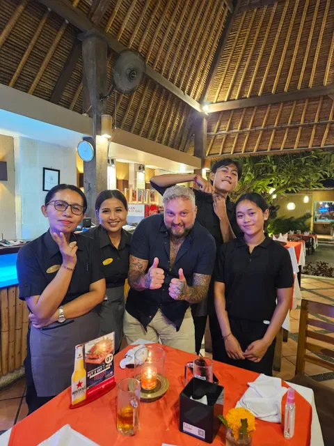 Laguna Garden Restaurant Pantai Mengiat