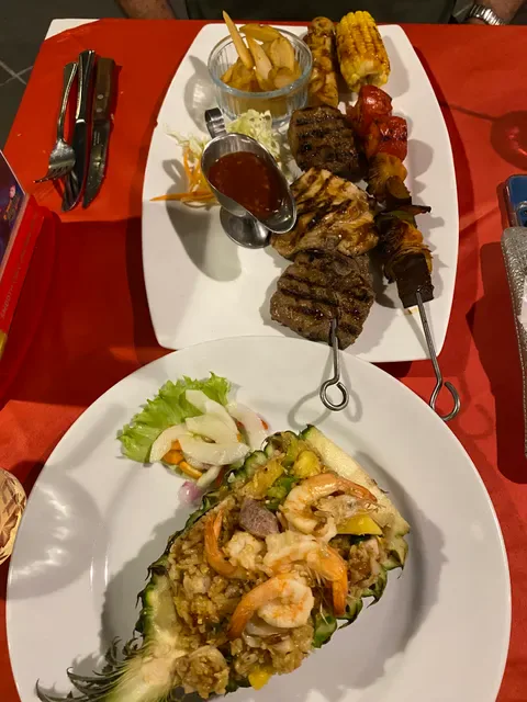 Laguna Garden Restaurant Pantai Mengiat