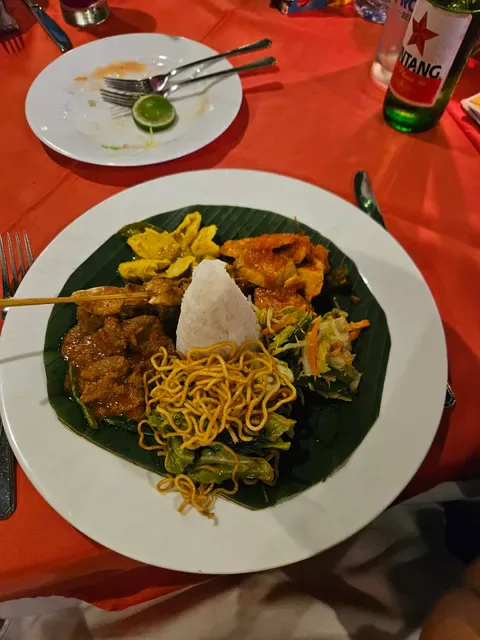 Laguna Garden Restaurant Pantai Mengiat