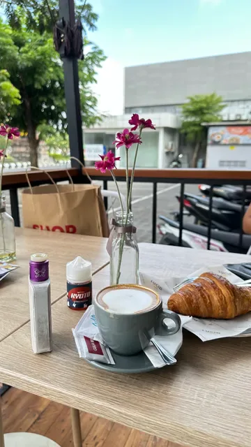 Lucid Cafe Bali