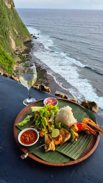Malini Uluwatu - SEAFOOD & SUNSET