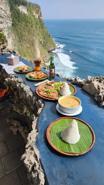 Malini Uluwatu - SEAFOOD & SUNSET