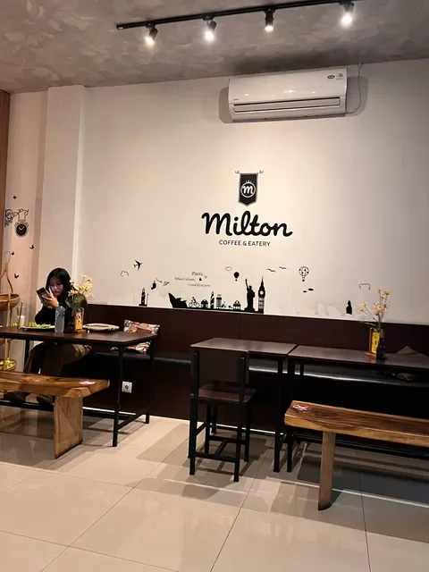 Milton Café
