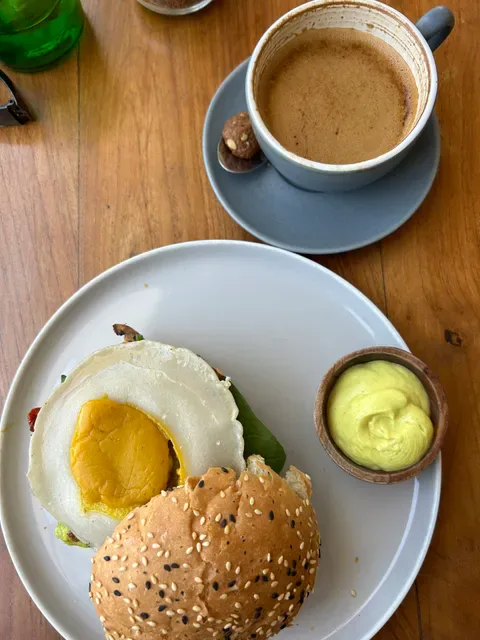 NOURISH CAFE ULUWATU