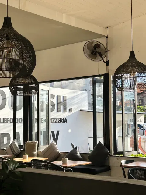 NOURISH CAFE WHOLEFOODS PIZZERIA & BAKERY - UNGASAN