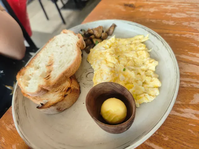 NOURISH CAFE WHOLEFOODS PIZZERIA & BAKERY - UNGASAN