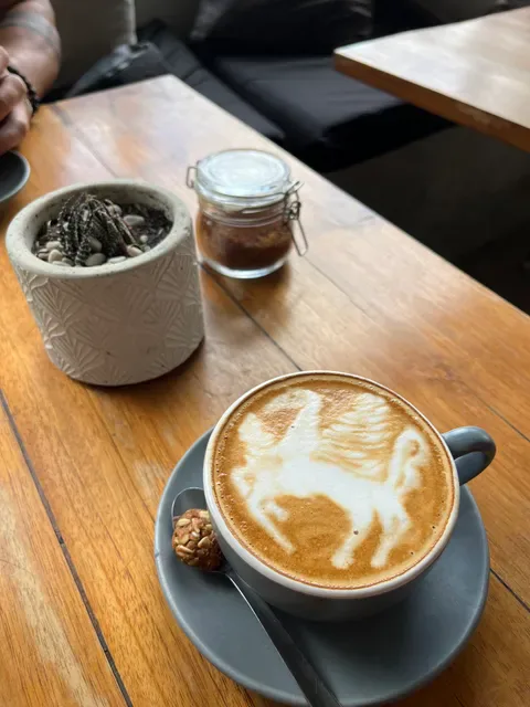NOURISH CAFE WHOLEFOODS PIZZERIA & BAKERY - UNGASAN