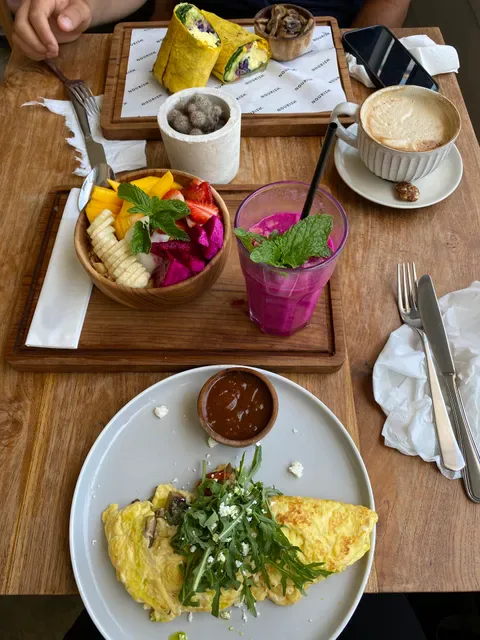 NOURISH CAFE WHOLEFOODS PIZZERIA & BAKERY - UNGASAN