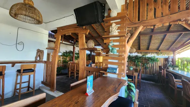 Nyang Nyang Bar & Restaurant