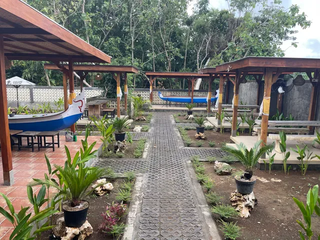 Nyoman Local Food Cafe