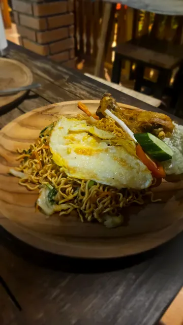 Nyoman Local Food Cafe