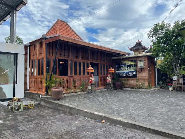 Nyoman Local Food Cafe