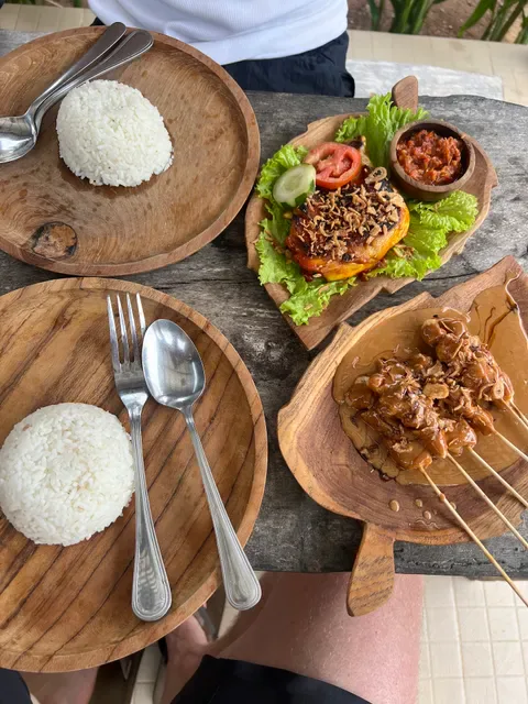 Nyoman Local Food Cafe