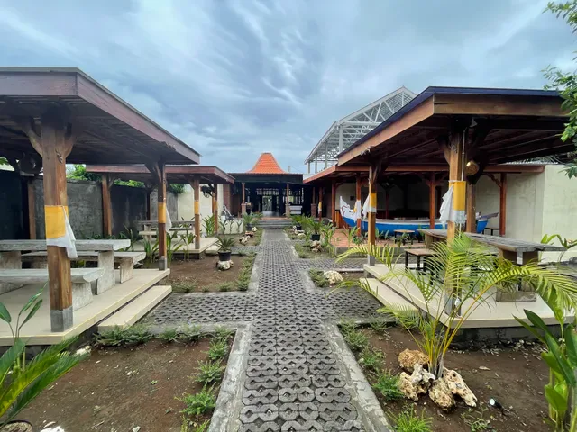 Nyoman Local Food Cafe